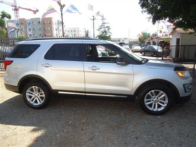 2016 Ford Explorer XLT   - Photo 2 - Van Nuys, CA 91405