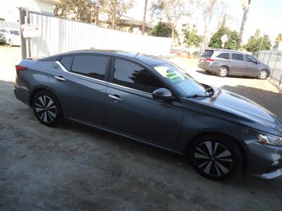 2021 Nissan Altima 2.5 SV   - Photo 3 - Van Nuys, CA 91405