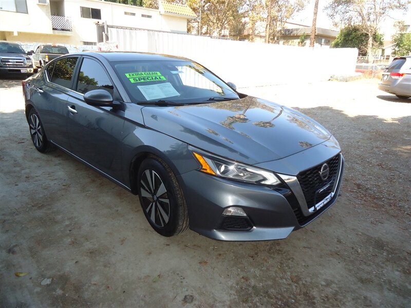 2021 Nissan Altima 2.5 SV   - Photo 1 - Van Nuys, CA 91405