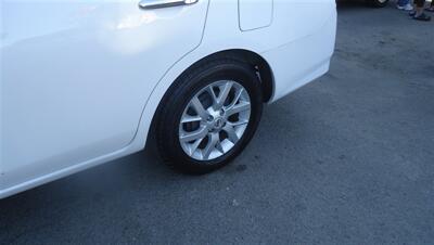 2018 Nissan Versa SV   - Photo 21 - Van Nuys, CA 91405