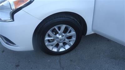 2018 Nissan Versa SV   - Photo 20 - Van Nuys, CA 91405