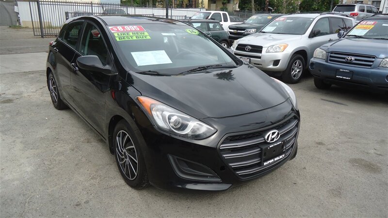2016 Hyundai ELANTRA GT   - Photo 1 - Van Nuys, CA 91405