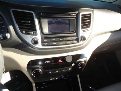 2017 Hyundai TUCSON SE   - Photo 19 - Van Nuys, CA 91405