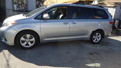 2015 Toyota Sienna LE 8-Passenger   - Photo 2 - Van Nuys, CA 91405