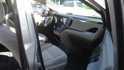 2015 Toyota Sienna LE 8-Passenger   - Photo 8 - Van Nuys, CA 91405