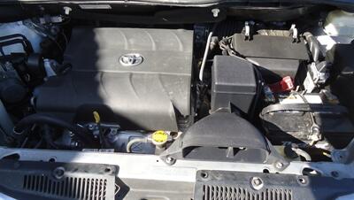 2015 Toyota Sienna LE 8-Passenger   - Photo 20 - Van Nuys, CA 91405