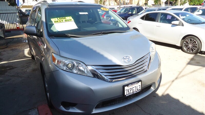 2015 Toyota Sienna LE 8-Passenger   - Photo 1 - Van Nuys, CA 91405