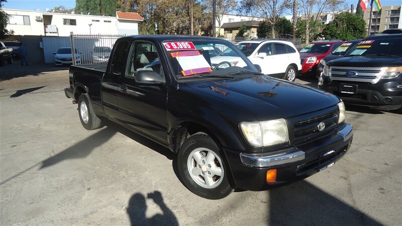 2000 Toyota Tacoma SR5   - Photo 1 - Van Nuys, CA 91405