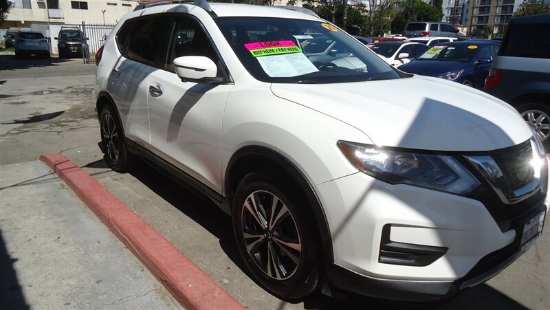 2020 Nissan Rogue SV   - Photo 1 - Van Nuys, CA 91405