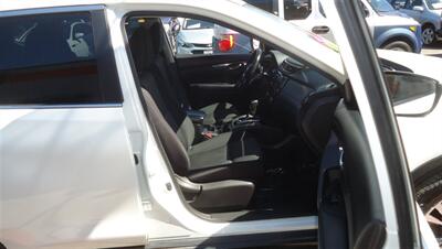 2020 Nissan Rogue SV   - Photo 13 - Van Nuys, CA 91405