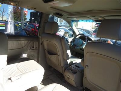2005 Toyota Sienna XLE 7 Passenger - Photo 15 - Van Nuys, CA 91405