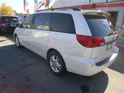 2005 Toyota Sienna XLE 7 Passenger - Photo 9 - Van Nuys, CA 91405