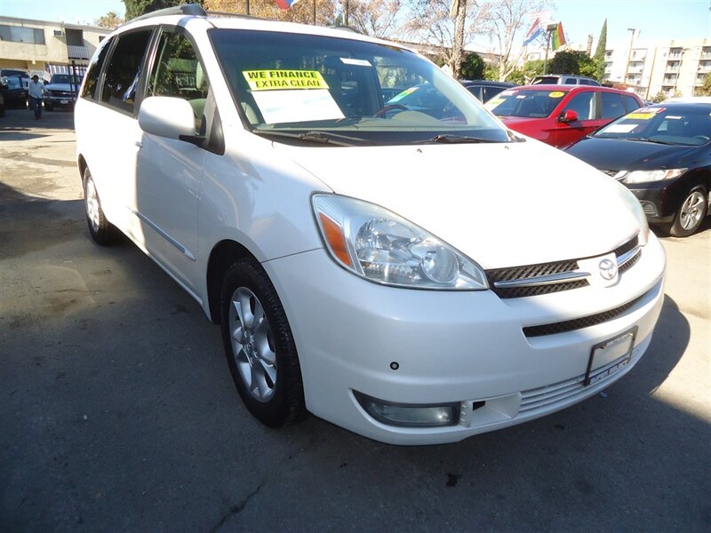 2005 Toyota Sienna XLE 7 Passenger   - Photo 1 - Van Nuys, CA 91405