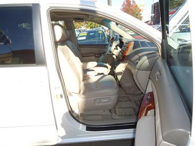 2005 Toyota Sienna XLE 7 Passenger - Photo 17 - Van Nuys, CA 91405