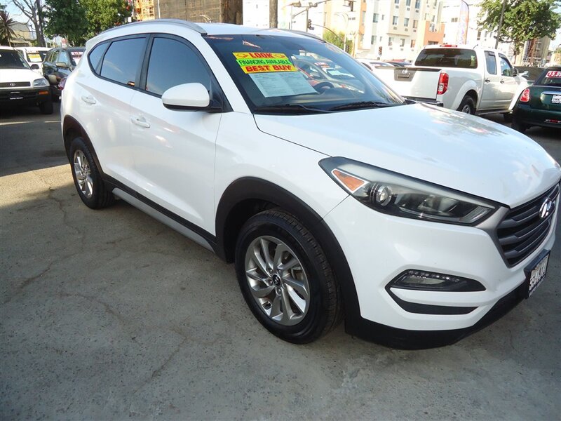 2017 Hyundai TUCSON SE - Photo 1 - Van Nuys, CA 91405