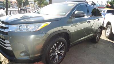 2019 Toyota Highlander LE   - Photo 4 - Van Nuys, CA 91405