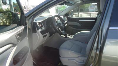 2019 Toyota Highlander LE   - Photo 11 - Van Nuys, CA 91405