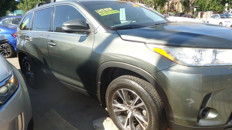 2019 Toyota Highlander LE   - Photo 1 - Van Nuys, CA 91405