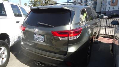 2019 Toyota Highlander LE   - Photo 2 - Van Nuys, CA 91405