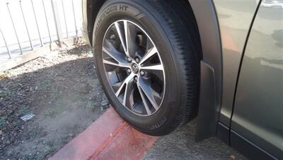 2019 Toyota Highlander LE   - Photo 20 - Van Nuys, CA 91405