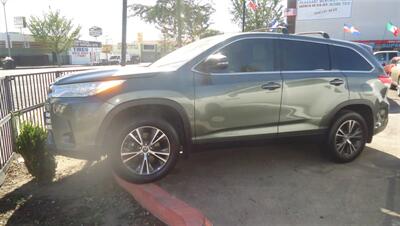 2019 Toyota Highlander LE   - Photo 6 - Van Nuys, CA 91405