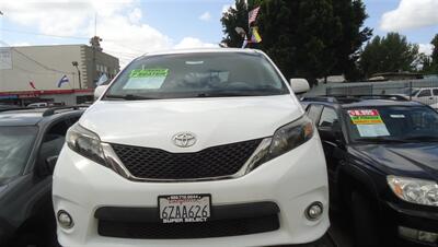 2013 Toyota Sienna SE 8-Passenger   - Photo 2 - Van Nuys, CA 91405
