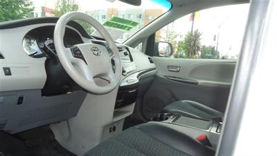 2013 Toyota Sienna SE 8-Passenger   - Photo 7 - Van Nuys, CA 91405