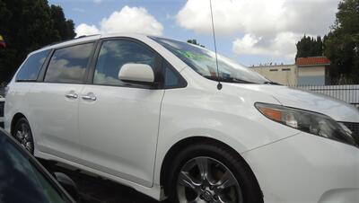 2013 Toyota Sienna SE 8-Passenger   - Photo 3 - Van Nuys, CA 91405