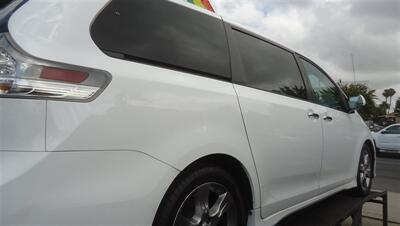 2013 Toyota Sienna SE 8-Passenger   - Photo 4 - Van Nuys, CA 91405