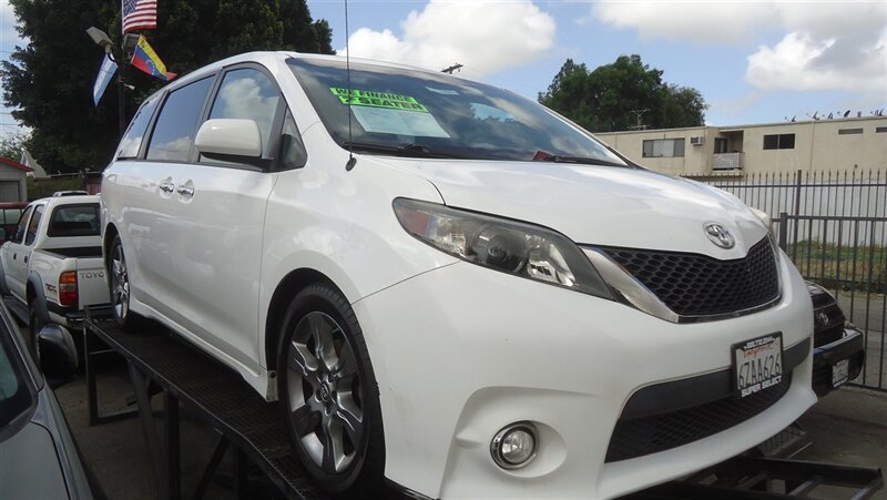 2013 Toyota Sienna SE 8-Passenger   - Photo 1 - Van Nuys, CA 91405