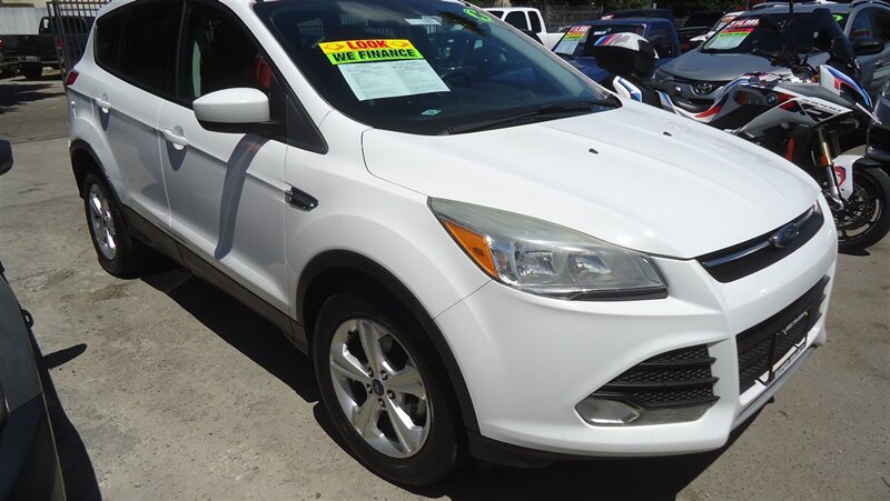 2016 Ford Escape SE   - Photo 1 - Van Nuys, CA 91405