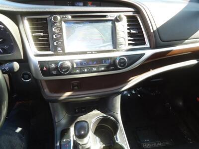 2015 Toyota Highlander Limited - Photo 2 - Van Nuys, CA 91405