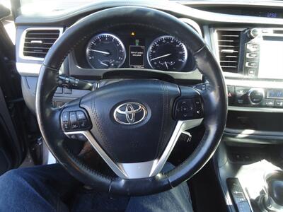 2015 Toyota Highlander Limited - Photo 4 - Van Nuys, CA 91405