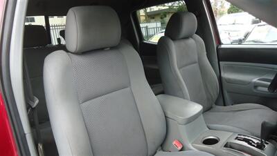 2006 Toyota Tacoma PreRunner V6 - Photo 13 - Van Nuys, CA 91405