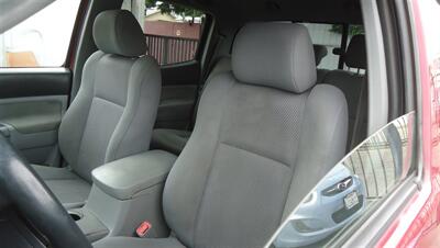 2006 Toyota Tacoma PreRunner V6 - Photo 14 - Van Nuys, CA 91405
