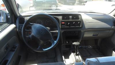 2000 Nissan Frontier XE - Photo 10 - Van Nuys, CA 91405