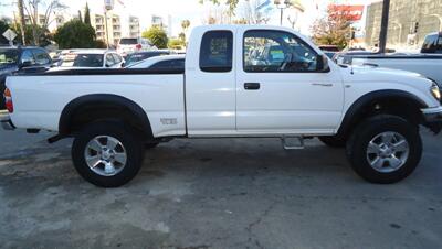 2002 Toyota Tacoma PreRunner V6 - Photo 3 - Van Nuys, CA 91405