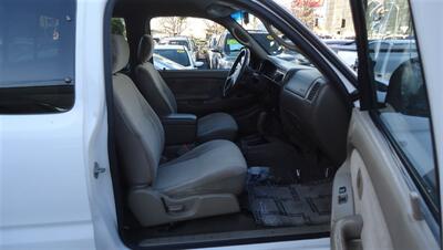 2002 Toyota Tacoma PreRunner V6 - Photo 11 - Van Nuys, CA 91405