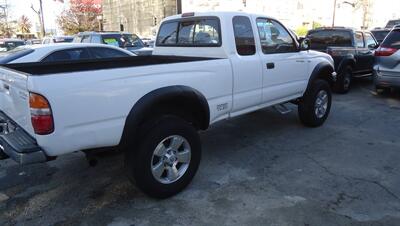 2002 Toyota Tacoma PreRunner V6 - Photo 4 - Van Nuys, CA 91405