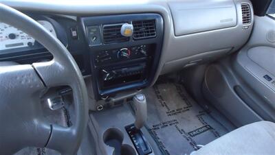 2002 Toyota Tacoma PreRunner V6 - Photo 15 - Van Nuys, CA 91405