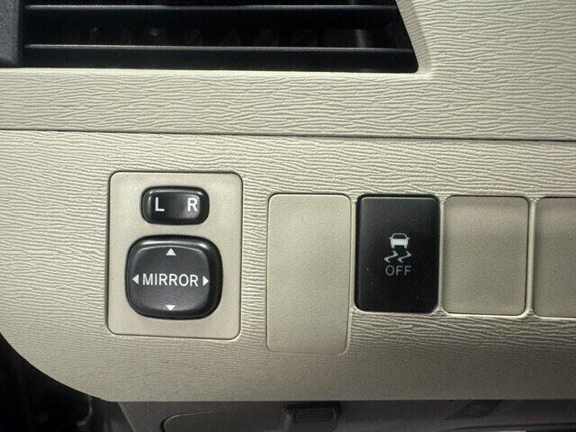 2014 Toyota Sienna LE 7-Passenger Auto - Photo 18 - Spencerport, NY 14559