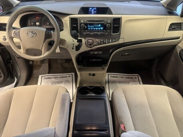 2014 Toyota Sienna LE 7-Passenger Auto - Photo 3 - Spencerport, NY 14559