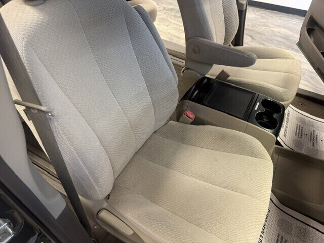 2014 Toyota Sienna LE 7-Passenger Auto - Photo 28 - Spencerport, NY 14559
