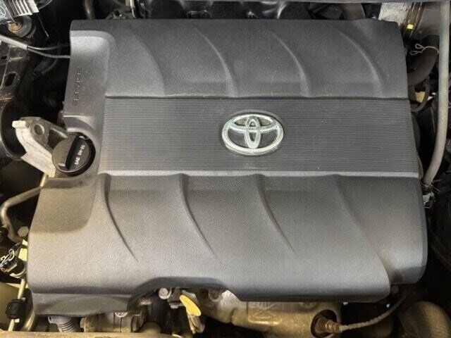 2014 Toyota Sienna LE 7-Passenger Auto - Photo 2 - Spencerport, NY 14559