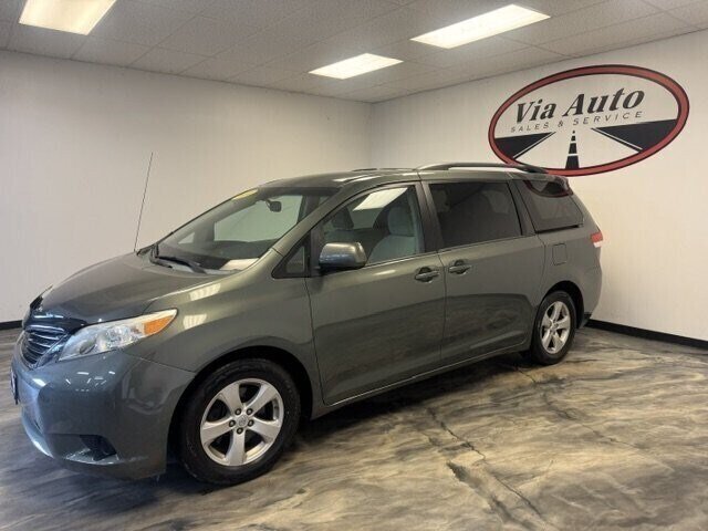 2014 Toyota Sienna LE 7-Passenger Auto - Photo 4 - Spencerport, NY 14559