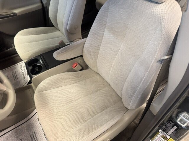 2014 Toyota Sienna LE 7-Passenger Auto - Photo 24 - Spencerport, NY 14559