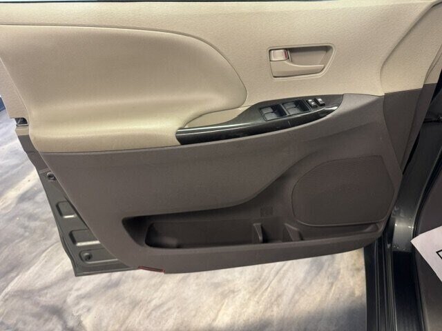 2014 Toyota Sienna LE 7-Passenger Auto - Photo 35 - Spencerport, NY 14559