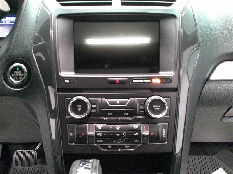 2017 Ford Explorer XLT - Photo 18 - Spencerport, NY 14559