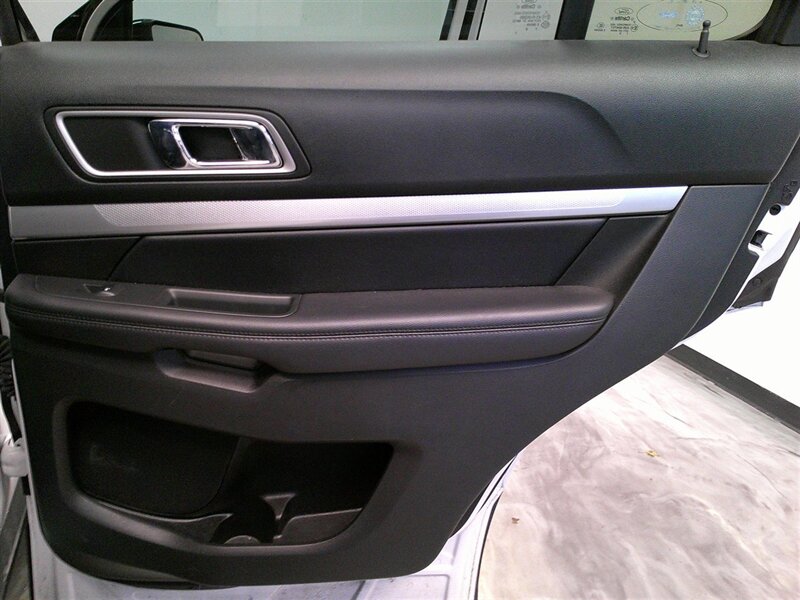 2017 Ford Explorer XLT - Photo 38 - Spencerport, NY 14559