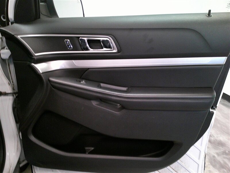 2017 Ford Explorer XLT - Photo 35 - Spencerport, NY 14559